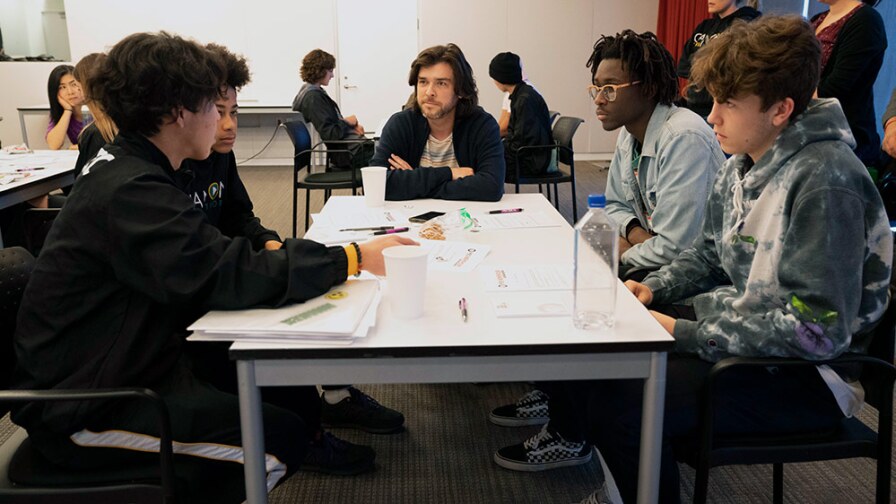 Students share their pitch ideas with Dan Leonard, an editor. | Carla Pineda