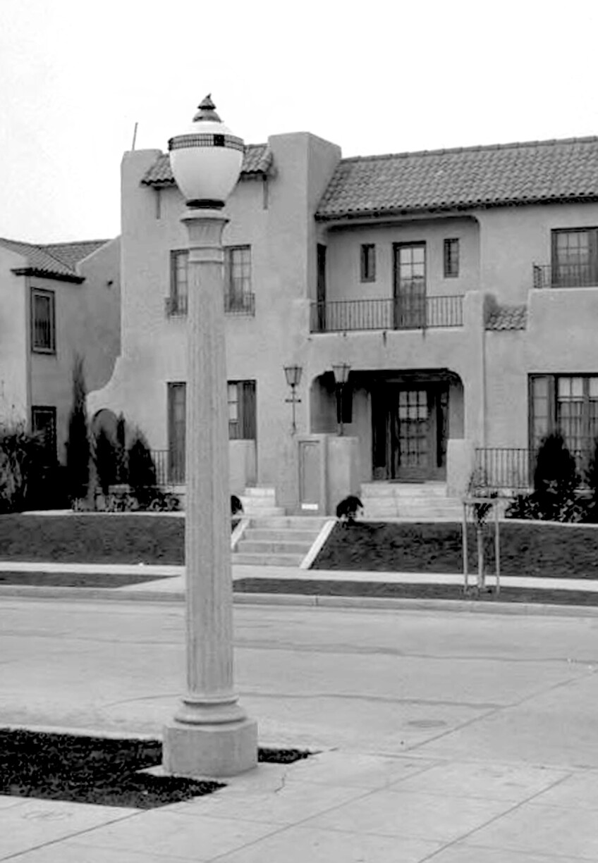 A Brief History of Los Angeles' Vintage Street Lights Lost LA Food