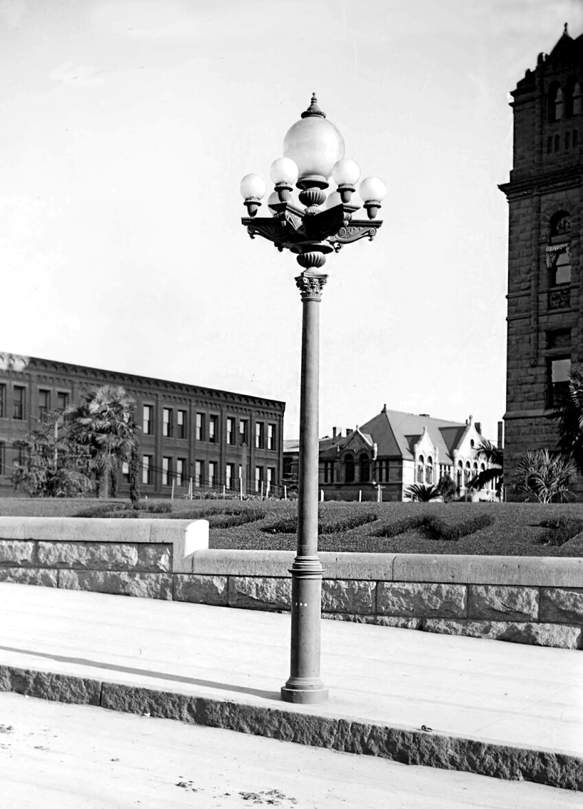 A Brief History of Los Angeles' Vintage Street Lights Lost LA Food