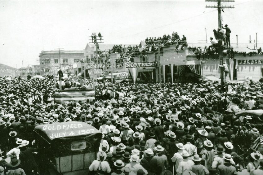 Fourth of July Celebration in Goldfield, Nevada, 1907 (photographer unknown). The Northern Saloon is seen in the center of the image. | Courtesy of University of Nevada, Reno, Special Collections.